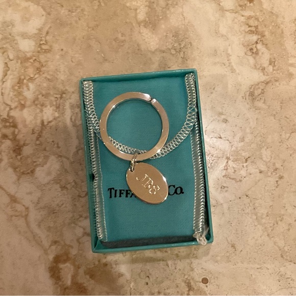VINTAGE STERLING SILVER TIFFANY & CO KEY RING WITH OVAL TAG 10 GRAMS - Picture 2 of 4